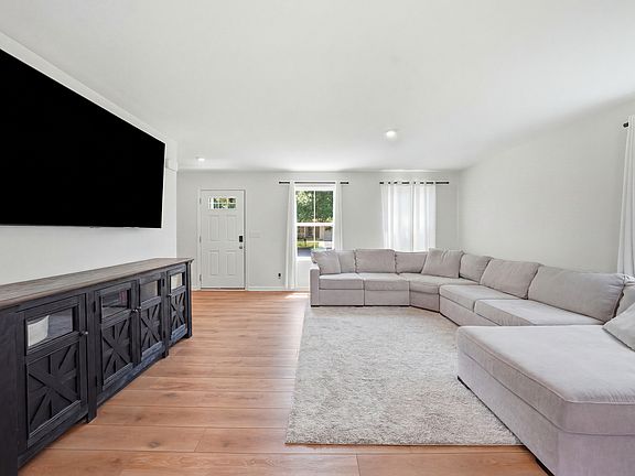 4th image of 2341 Mayfield Dr