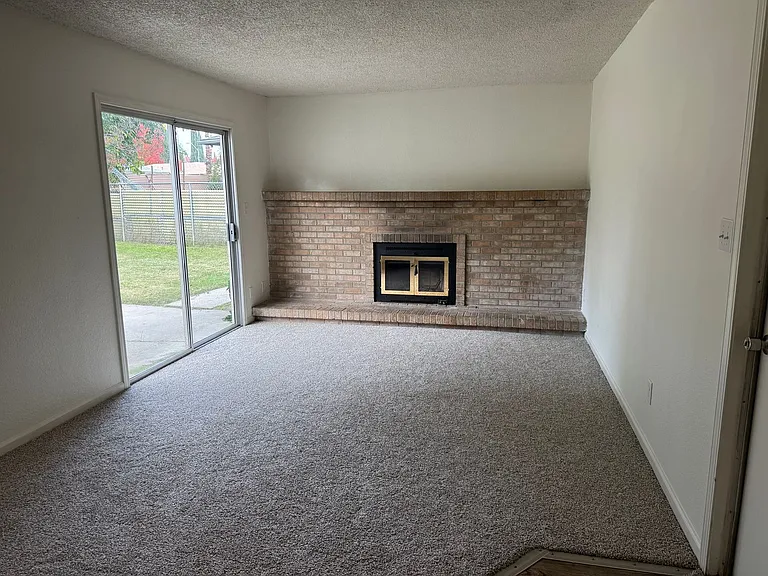 1661 Juneau Ct — Photo 3