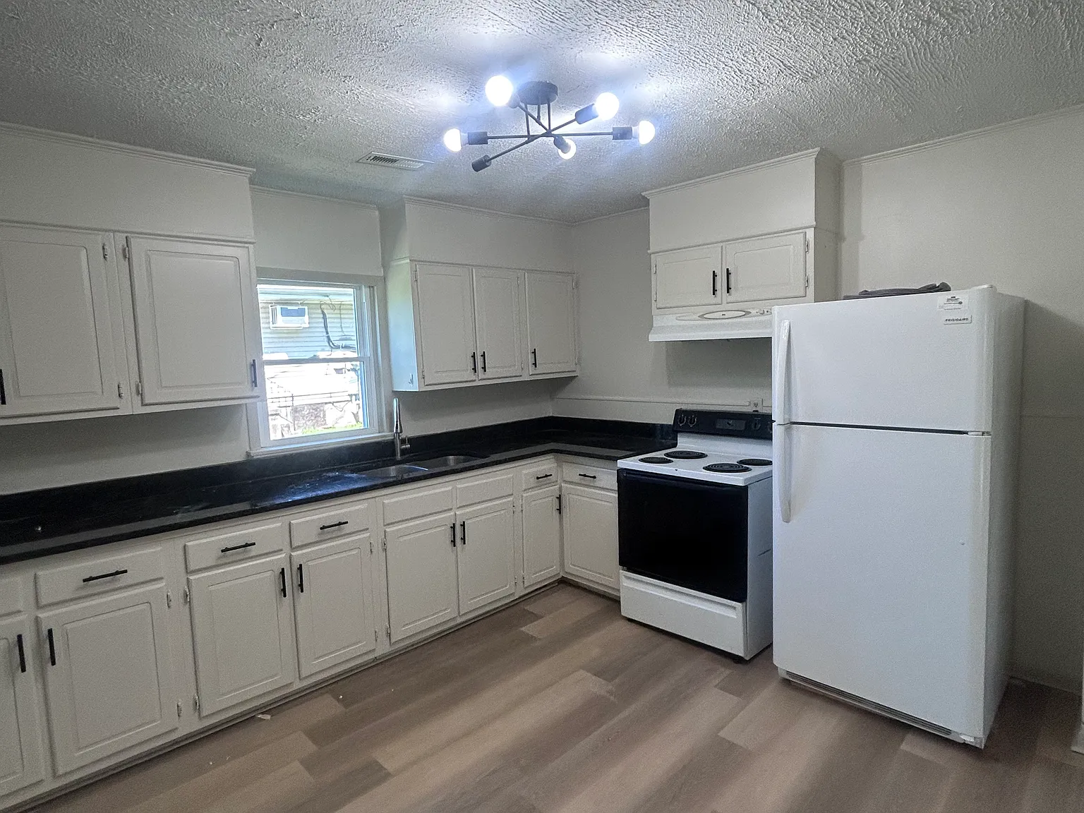 3 bed, 1191 sqft, $1,495 — Photo 2