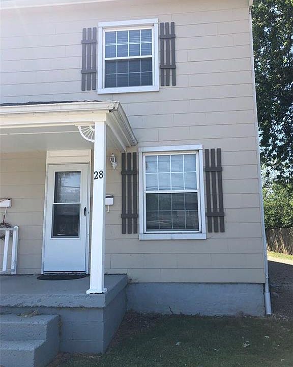 1st image of 28 W Dayton Dr