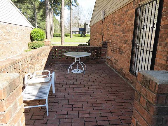 4th image of 614 Greenbriar Dr