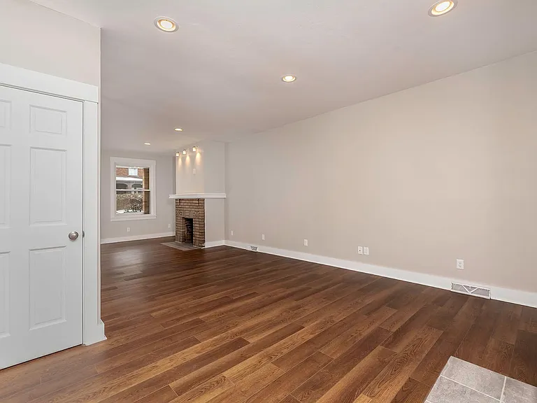 127 E 18th Ave — Photo 4