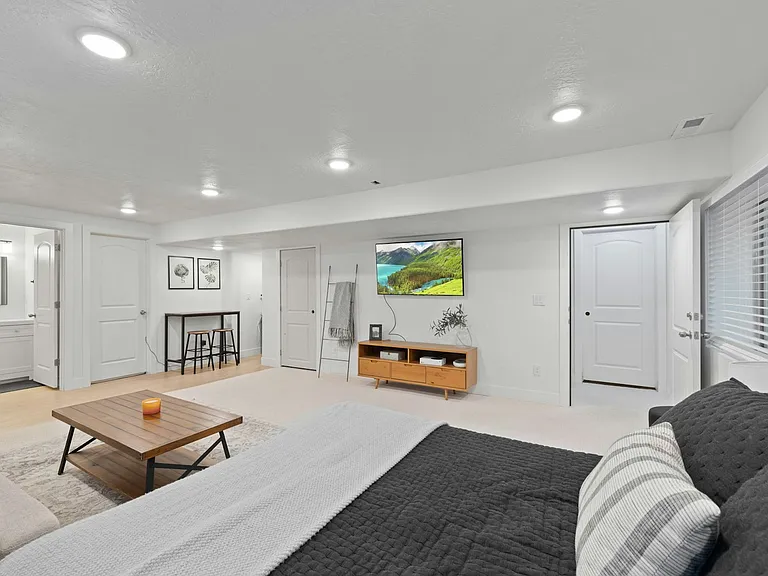 2657 N Elm Dr — Photo 38