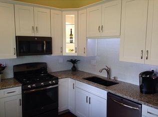 906 Thomas Ln, Columbus, OH 43220