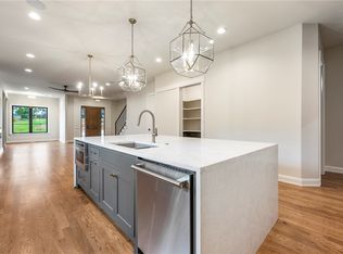 1039 NW A St, Bentonville, AR 72712