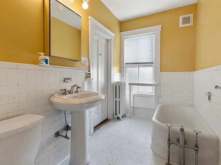 15 Myrtle St #2 — Photo 15