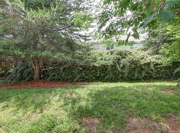 3rd image of 7692 Petrea Ln
