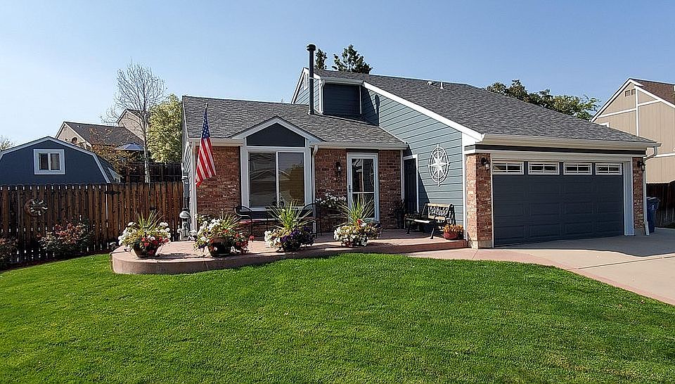 2nd image of 6001 S Oak Way