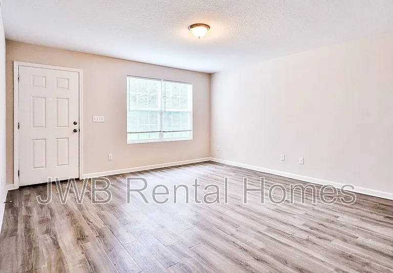 1370 Orton St — Photo 6
