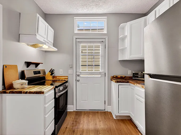 530 E Gordon Ln — Photo 14