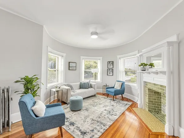 457 Washington St APT 13, Newton, MA 02458