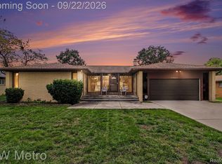 18201 Nadol Dr, Southfield, MI 48075