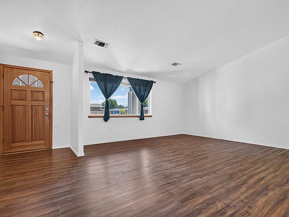 3rd image of 1011 Coachman Dr