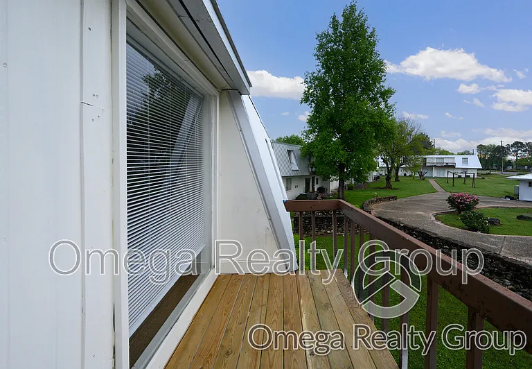 Camelot Apartments — Photo 44
