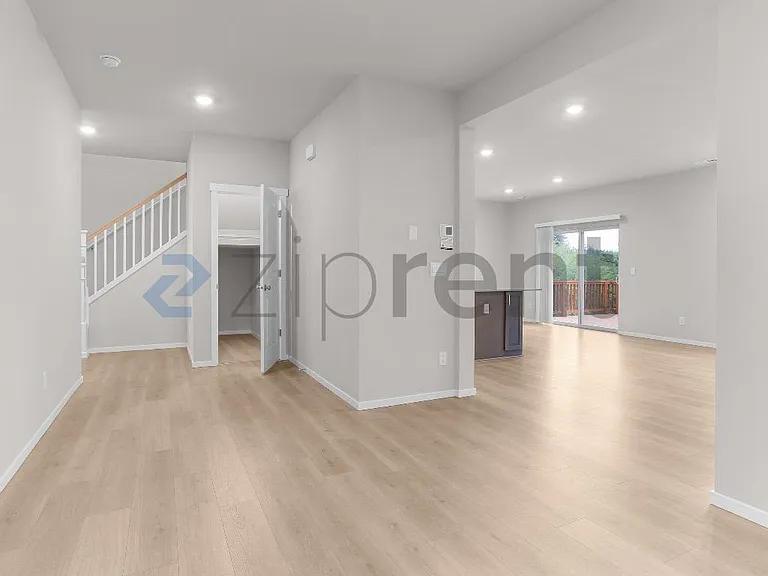 1169 SW Pendleton Way — Photo 4