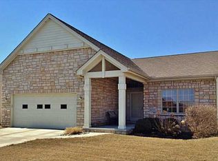 8955 N Park Lake Cir, Sylvania, OH 43560