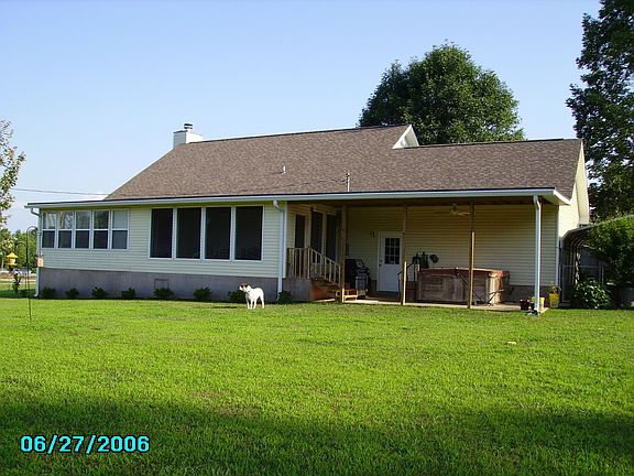 Back Yard, Screened Porch, Covered Patio with Hot Tub