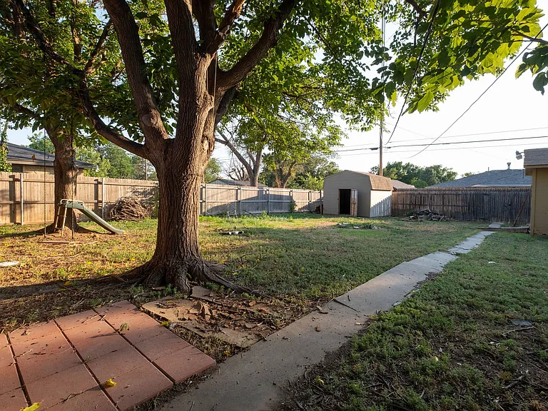2050 Bowie St — Photo 24