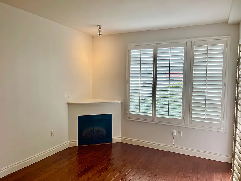 300 W Beech St #304 — Photo 5