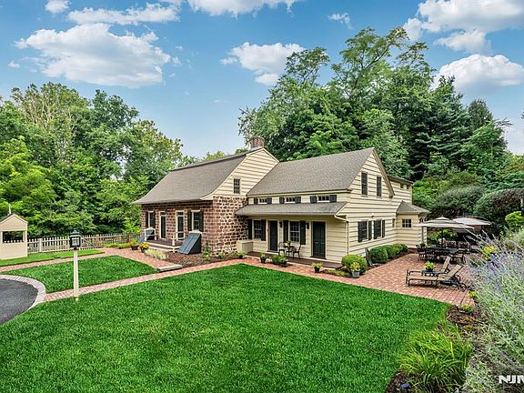 3rd image of 605 E Saddle River Road