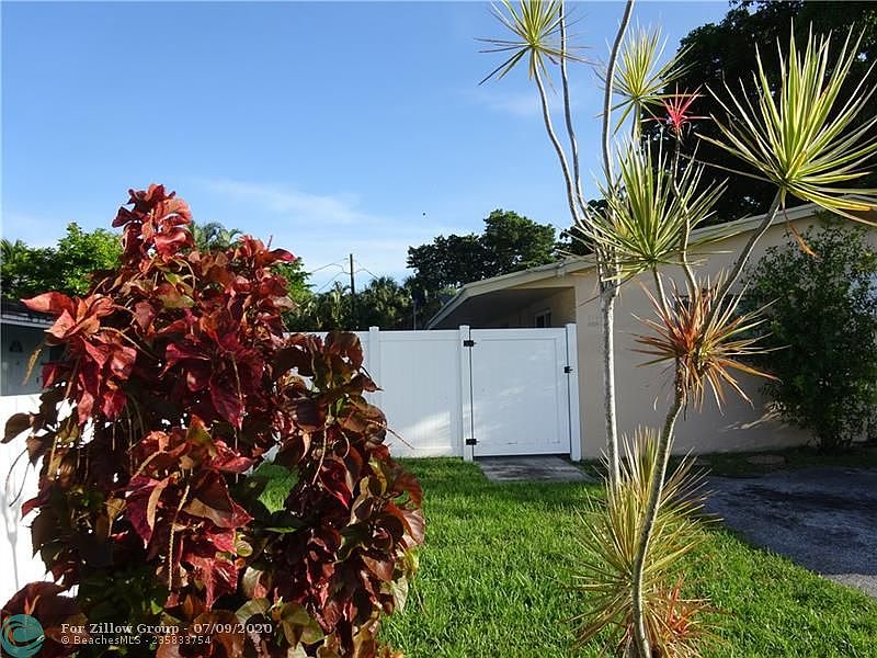 1st image of 916 NW 26th St