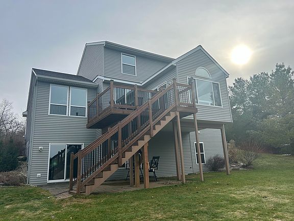 3rd image of 2611 Arbor Chase Dr NE