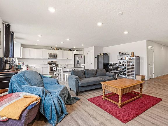 4th image of 4464 W Bedford Ave