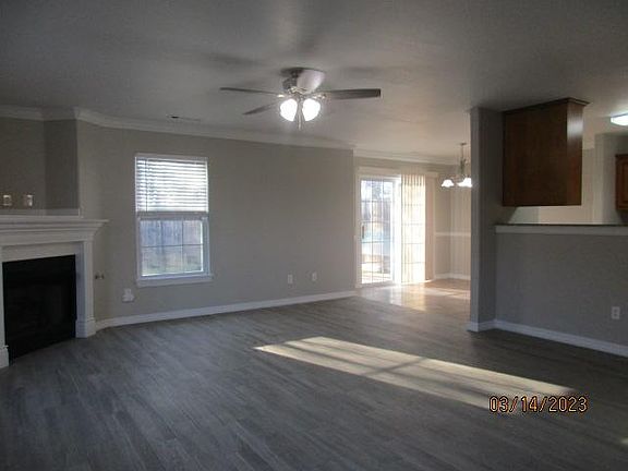 3rd image of 844 Oakwood Ct