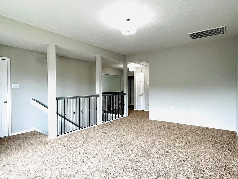 8426 Woodland Knoll Ln — Photo 19