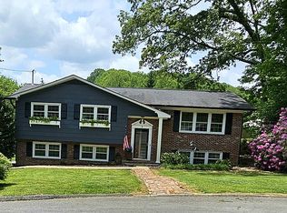1 Oglewood Ct, Johnson City, TN 37604