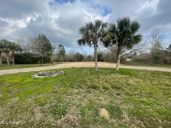 9905 Echo Glen Dr, Moss Point, MS 39562