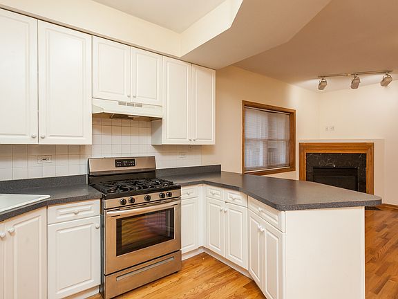 4th image of 1433 N Leavitt St #Ch