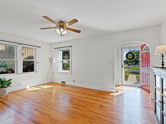 3rd image of 308 S Slusser St