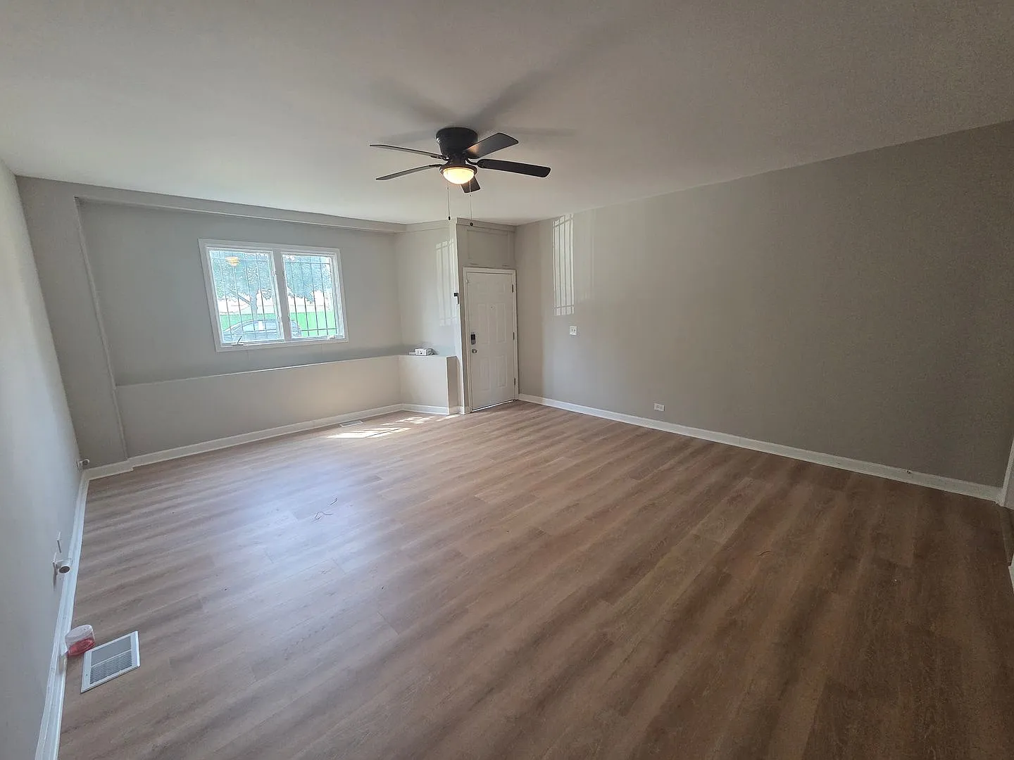 Updated 2-Bedroom First-Floor Apartment — Photo 4