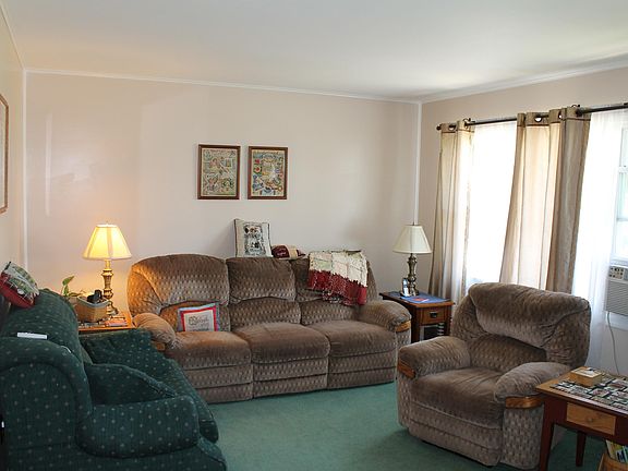 4th image of 549 Sylvan Dr S