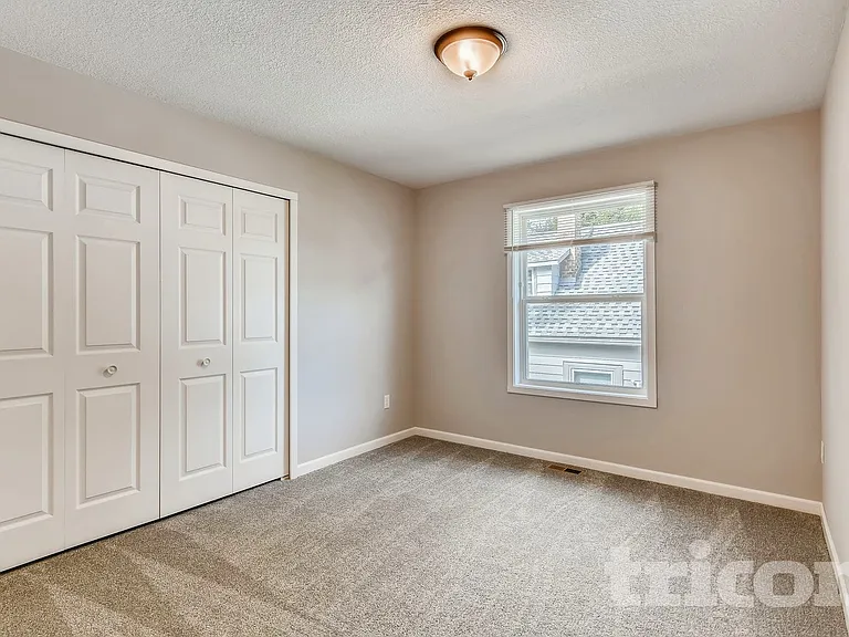 457 Lawson Ave W — Photo 11