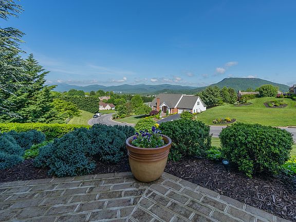5th image of 686 Highland Dr