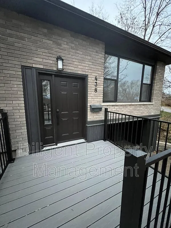 3 bed, 2.0 bath, $2,400 — Photo 1