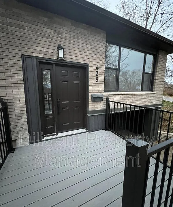 438 Bellevue St #UPPER