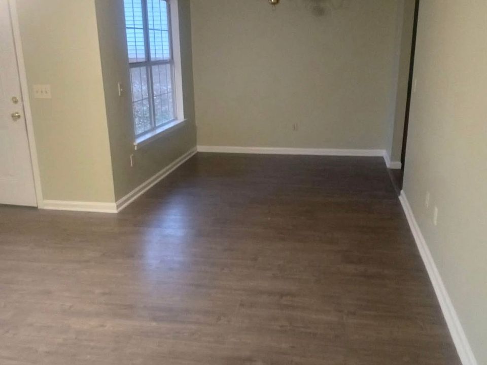 2nd image of 19 Verner Creek Ct