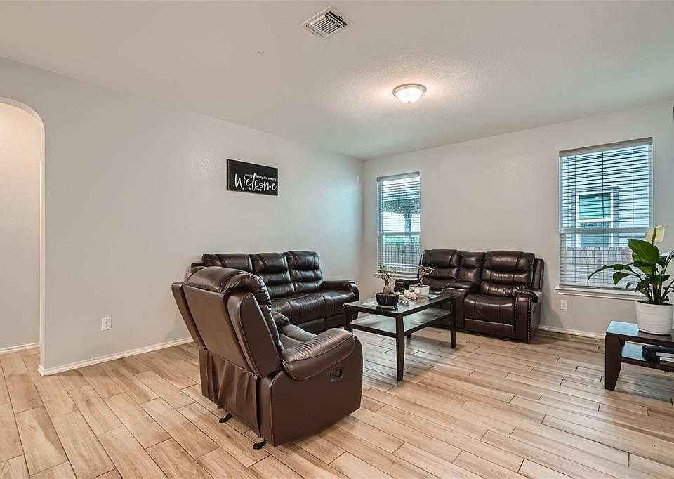 729 Bailey Park Dr, Jarrell, TX 76537 MLS 9386904 Zillow