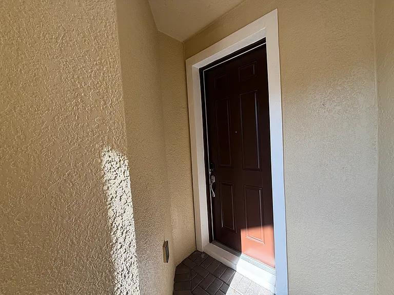 1018 Capitol Hill Ct — Photo 5