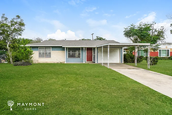 3 bed, 1.0 bath, 1295 sqft, $1,395 — Photo 1