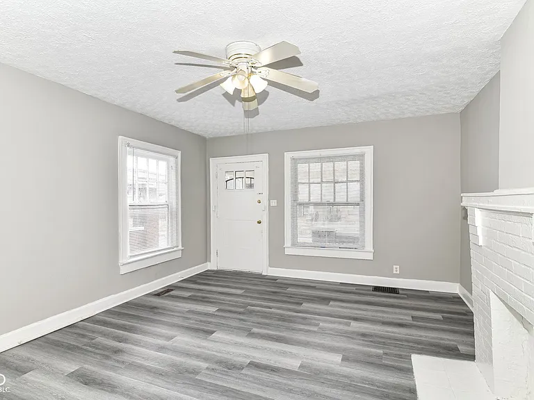 3041 Broadway St — Photo 6