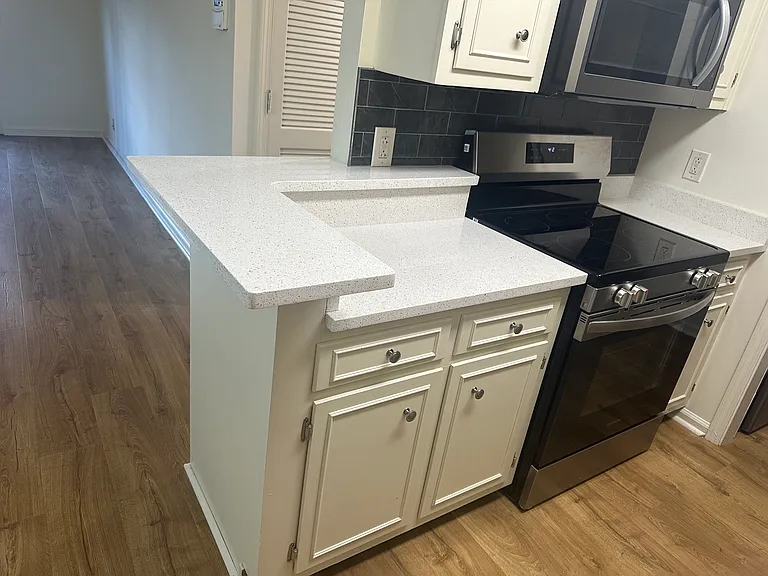 2905 Burch Ave #8 — Photo 5