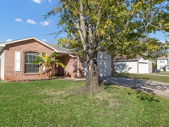3rd image of 1107 Sweetbriar Sta