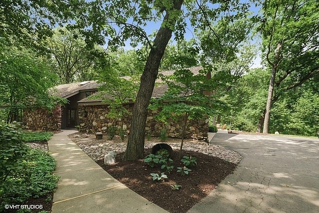 1st image of 9 Old Tamarack Ln
