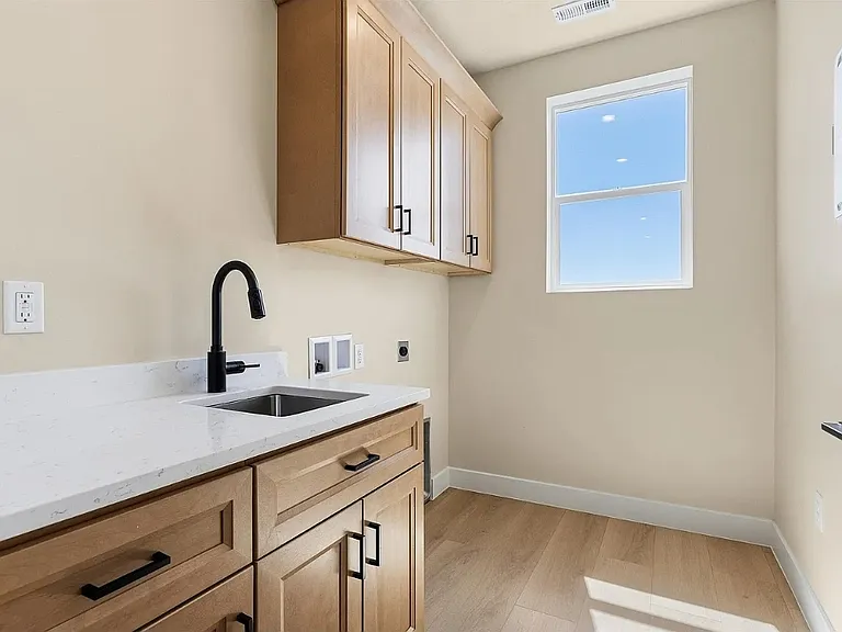 451 N 200 E — Photo 5