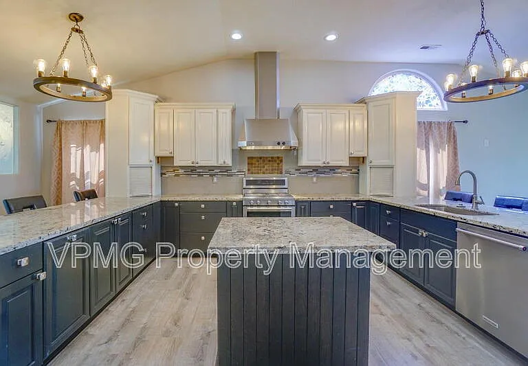 16404 NE 67th St — Photo 11