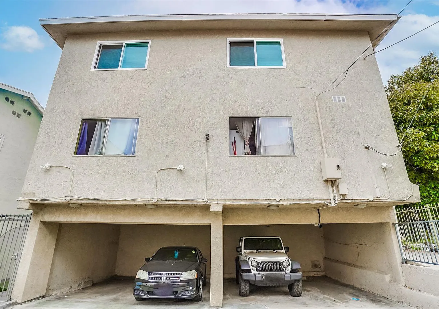 1042 Leighton Ave — Photo 2